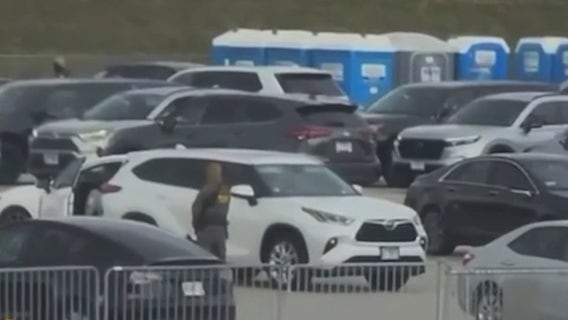 ICE agents spotted targeting rideshare drivers at Chicago airports