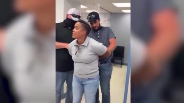 Chicago alder to file claim against feds over her arrest at hospital