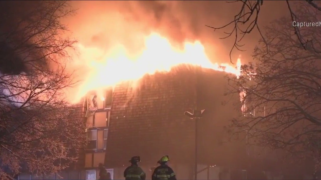 1 injured in apartment fire in Chicago’s NW suburbs, officials say