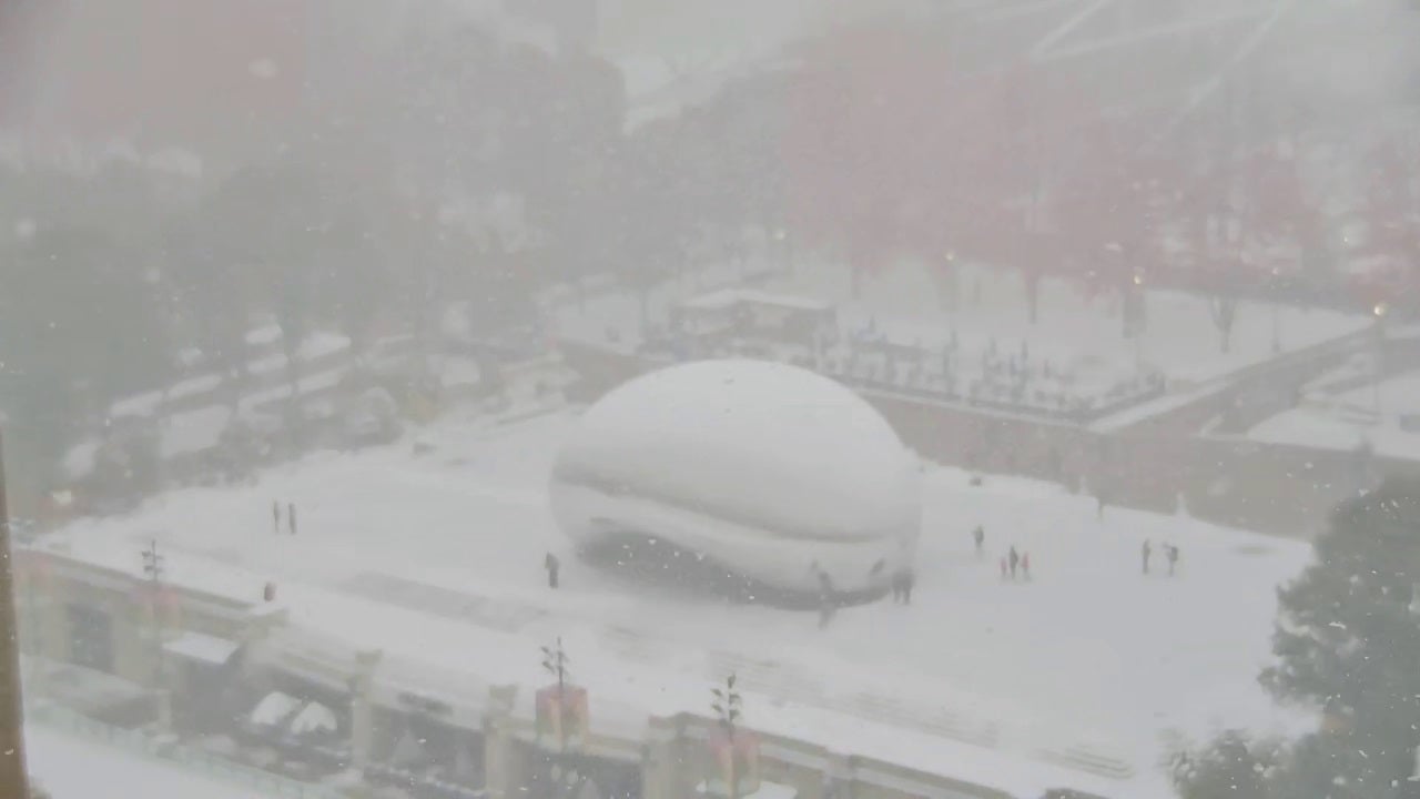 Snowfall totals reach new records, more than 1,400 flights cancelled