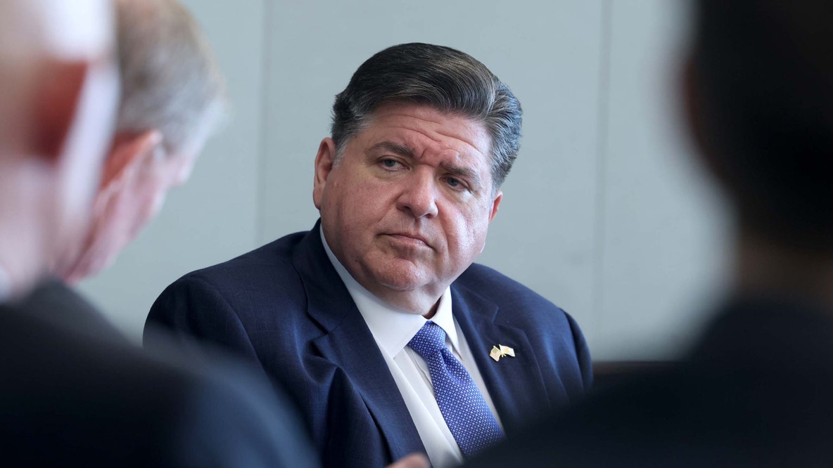 Former Illinois GOP leader bucks party to endorse Pritzker