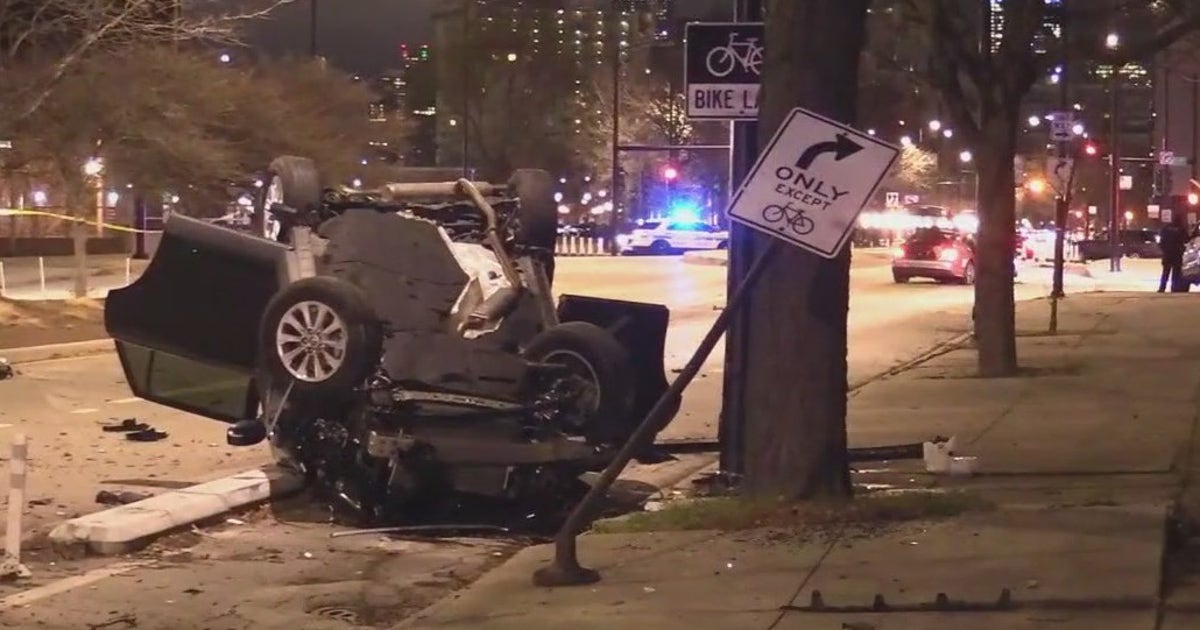 Chicago police officer hurt, woman injured in traffic stop crash | FOX ...
