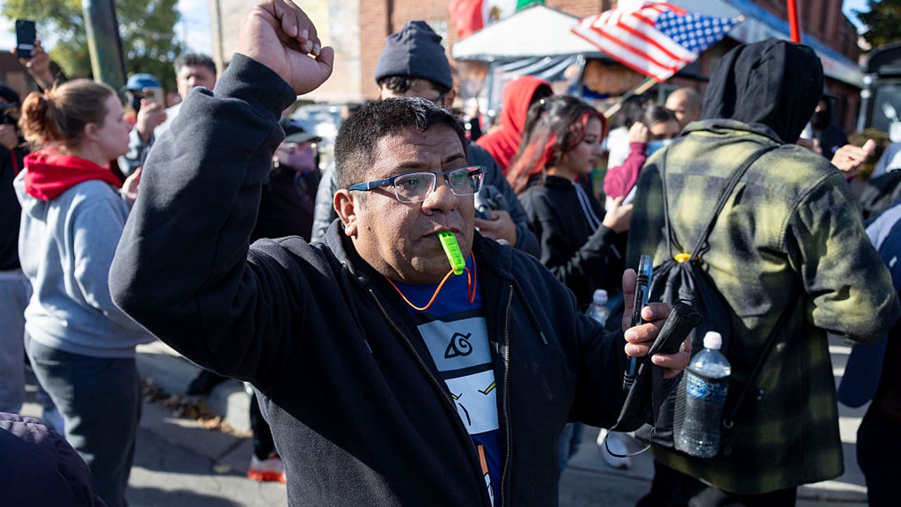 Immigration crackdown inspires uniquely Chicago pushback