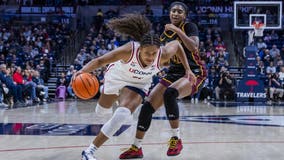 UConn women’s season-high 25 steals help No. 1 Huskies beat Loyola Chicago 85-31