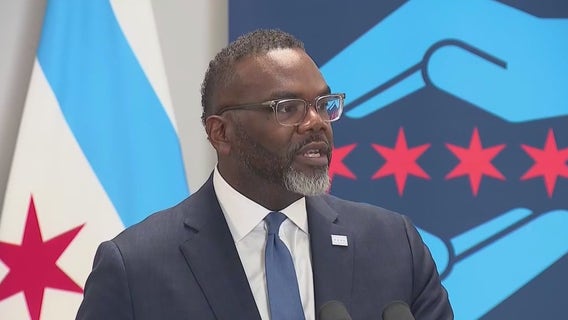 Chicago mayor defends budget as analysts warn of credit risks
