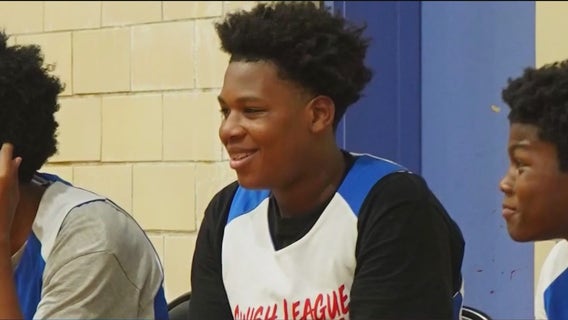 Healing through hoops: Chicago youth honor teen killed in Loop shooting at Thanksgiving event