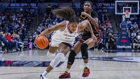 UConn women’s season-high 25 steals help No. 1 Huskies beat Loyola Chicago 85-31