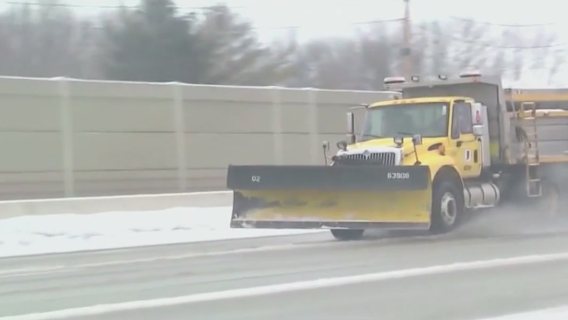 Travel eases in Chicago a day after record snowfall disruptions