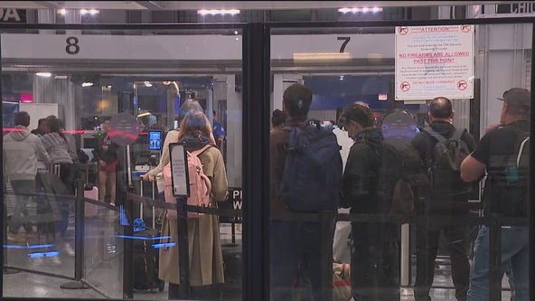 Fewer flights, longer lines: Shutdown snarls travel at Chicago airports