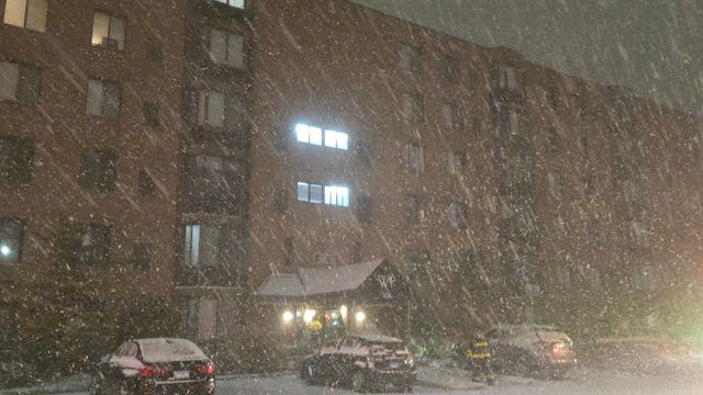 Fire at Chicago apartment complex sends woman to hospital, displaces 3 others