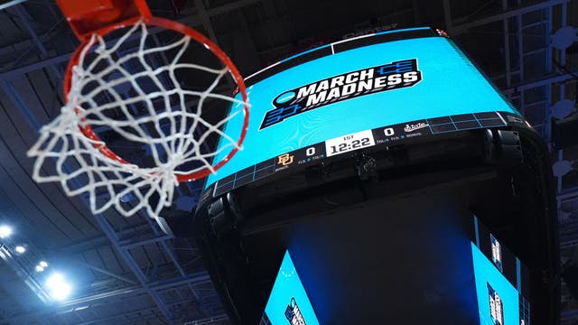 College basketball: 2 halves, or not 2 halves? Coaches weigh in on in-game preferences