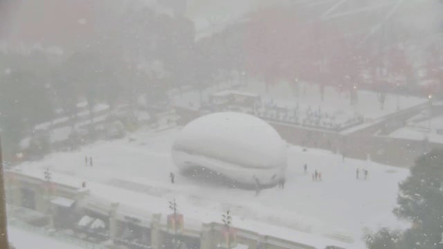 Snow blasts Chicago: School closings, canceled flights and record-breaking daily total