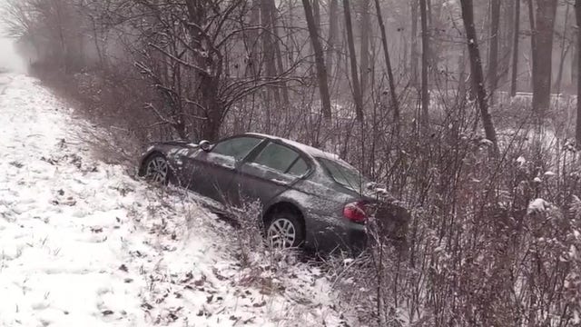 Chicago area snowstorm leads to nearly 500 crashes on highways, ISP says