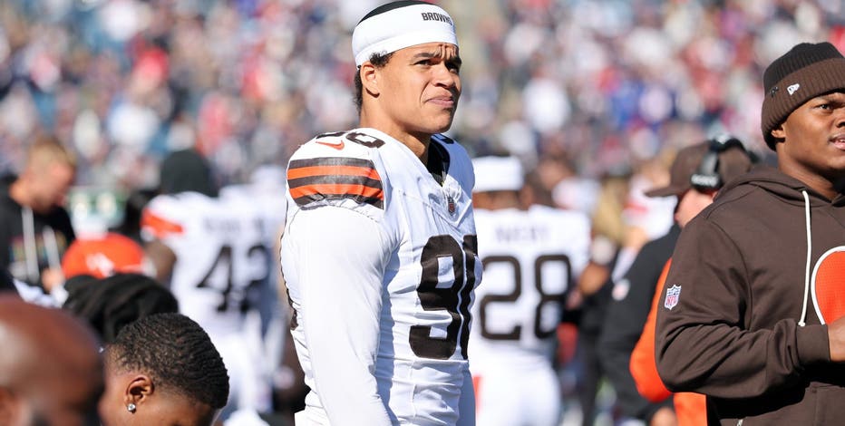 How newly acquired DE Joe Tryon-Shoyinka fits into the Chicago Bears defense