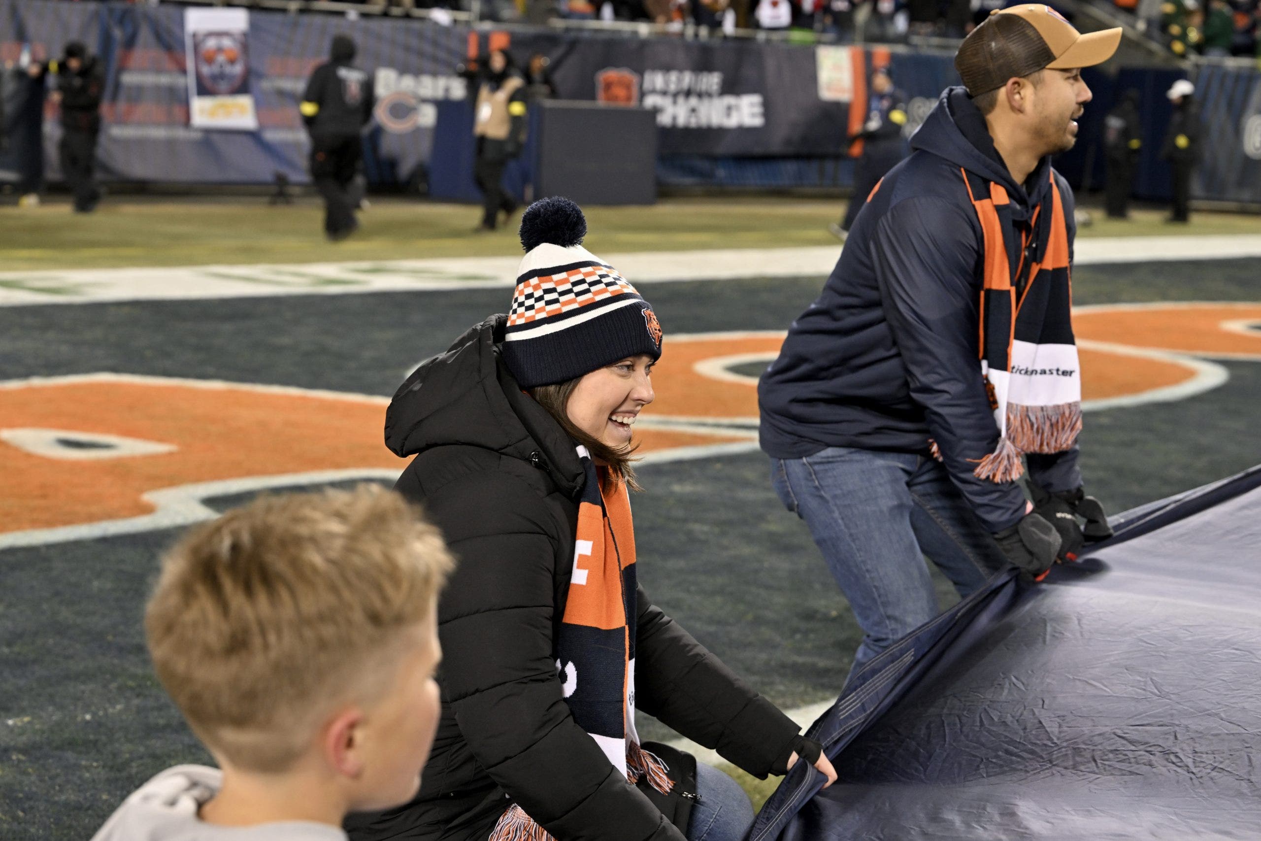 Illinois cancer survivor honored during Bears pregame ceremony