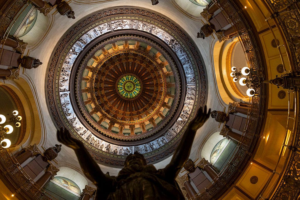 New Illinois laws go into effect for new year