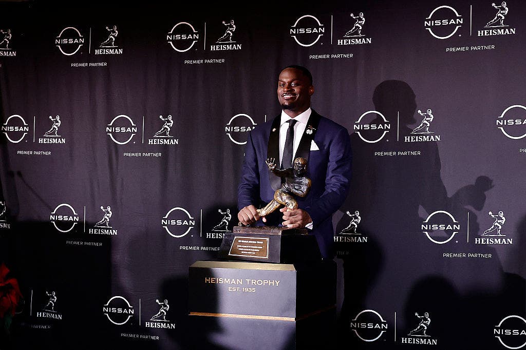 Notre Dame RB and Heisman finalist Jeremiyah Love to declare for the 2026 NFL Draft