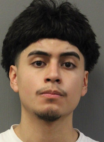 Chicago man charged with robbing 19-year-old woman at gunpoint