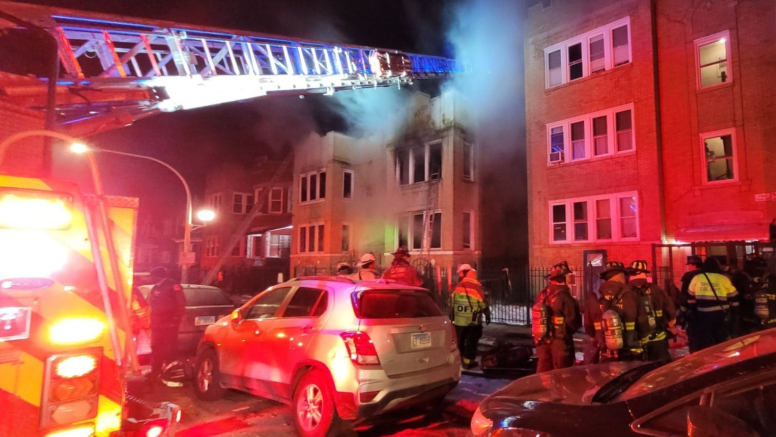 Chicago firefighter hurt in NW Side house fire, CFD says