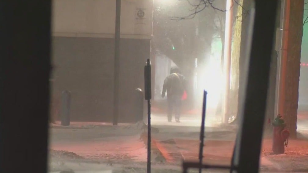 Chicago weather: Snow and strong winds create hazardous travel