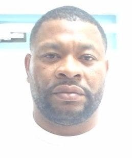 Chicago-area man sold nearly 2,000 fentanyl pills to undercover detectives: officials