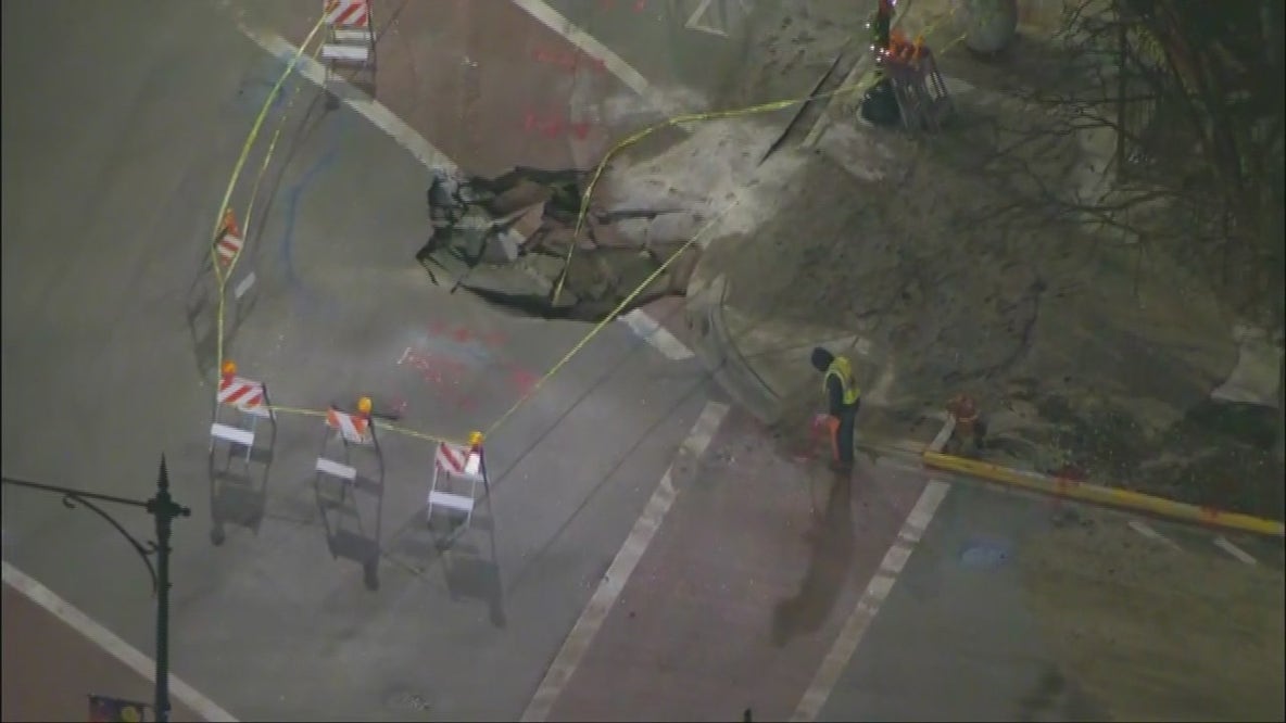Sinkhole reported on Chicago's South Side
