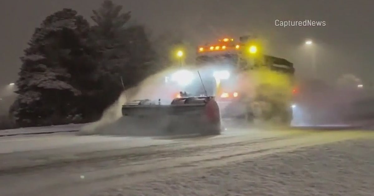 Chicago Weather: More snow falls, making for slick roads | FOX 32 Chicago