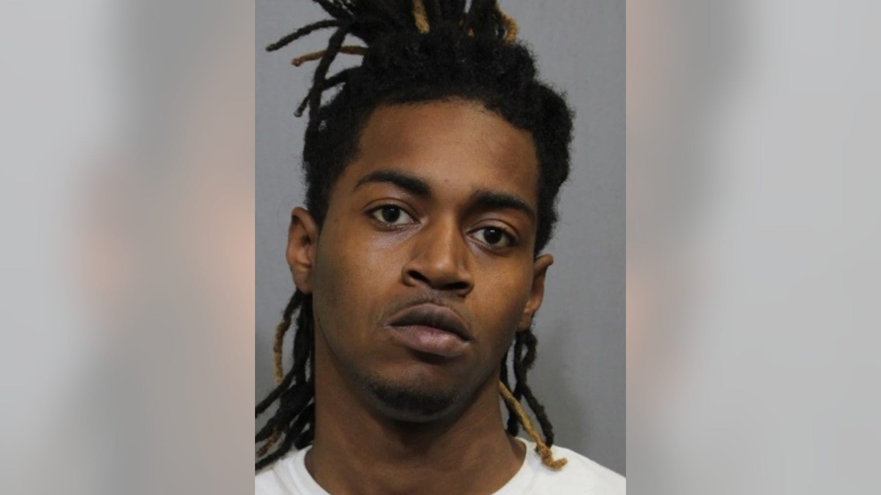 Chicago crime: Teen robbed woman, 19, at gunpoint, police say