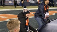 Illinois cancer survivor honored during Bears pregame ceremony