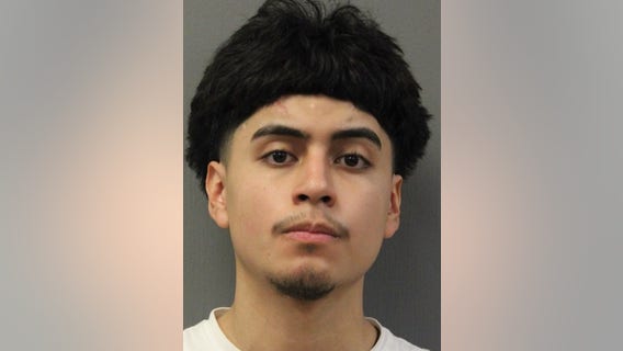 Chicago man charged with robbing 19-year-old woman at gunpoint