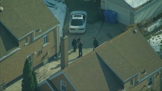 Chicago police officers seen searching West Lawn neighborhood