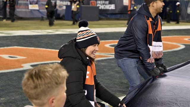 Illinois cancer survivor honored during Bears pregame ceremony