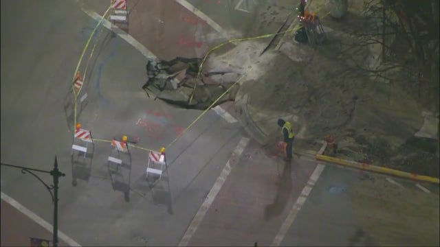 Sinkhole reported on Chicago's South Side