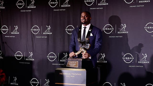 Notre Dame RB and Heisman finalist Jeremiyah Love to declare for the 2026 NFL Draft