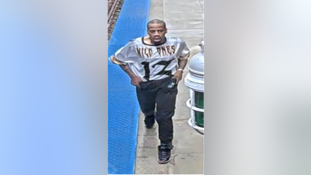 Police search for suspect after armed robbery on CTA Orange Line