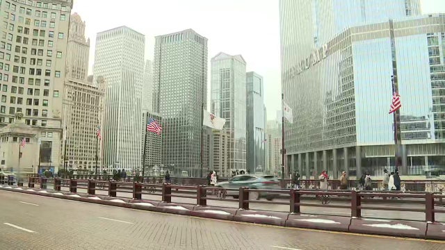 Chicago weather: Gusty winds and light snow keep temperatures in the 20s