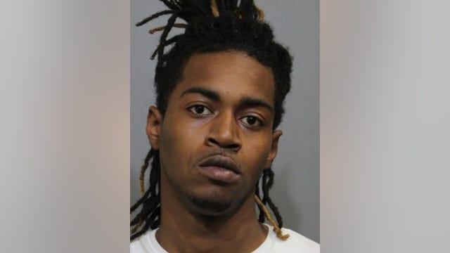 Chicago crime: Teen robbed woman, 19, at gunpoint, police say
