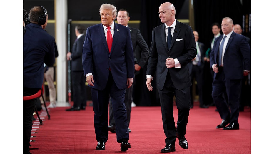 trump-arrives-at-draw-2.jpg