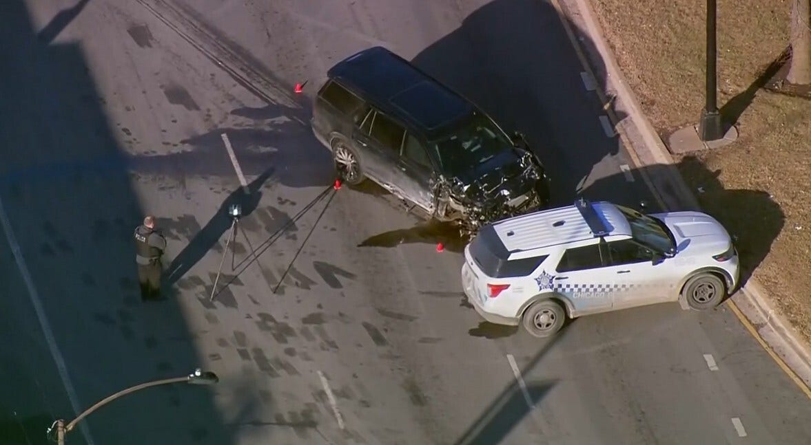 Man killed, another injured in two-car crash in Chicago's South Side: police
