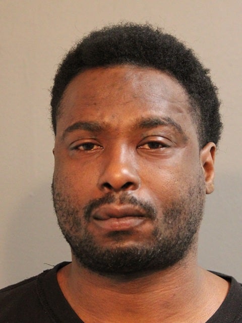 Chicago man arrested minutes after robbing business at gunpoint, police say