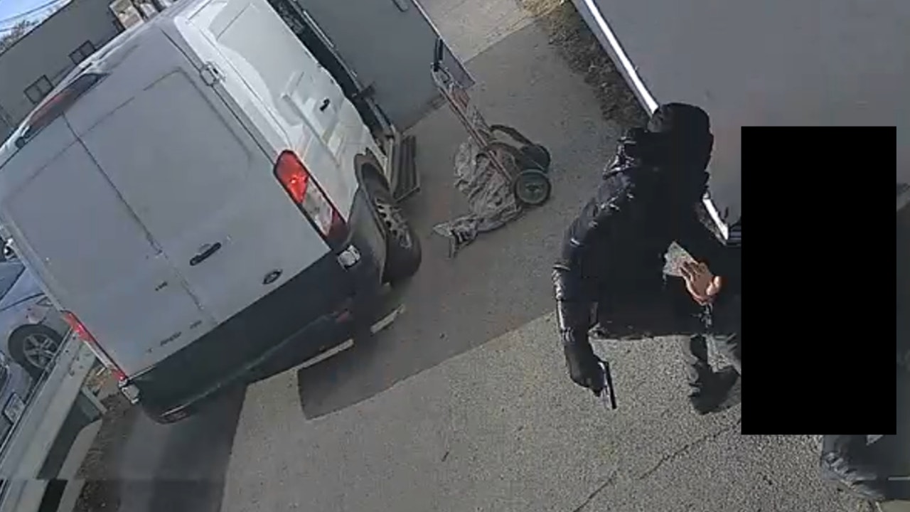Chicago armored vehicle robbery: FBI offers $10K reward, releases photos of suspect after guard shot