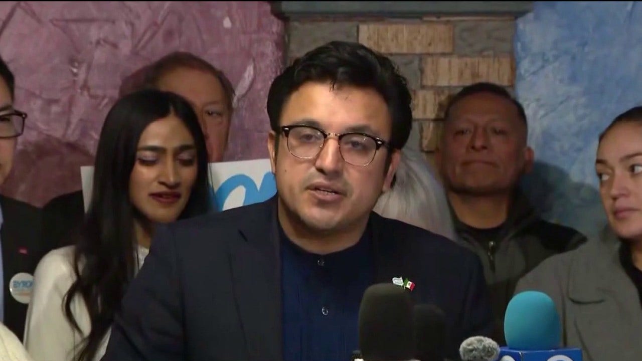 Chicago Alderman Byron Sigcho-Lopez launches run for Congress