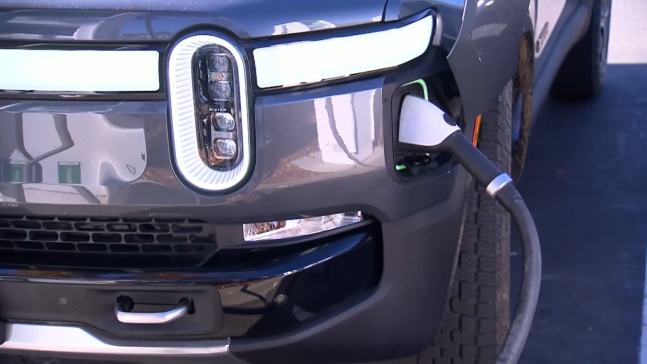 Illinois joins lawsuit as Trump Administration freezes $130M in EV charging funds