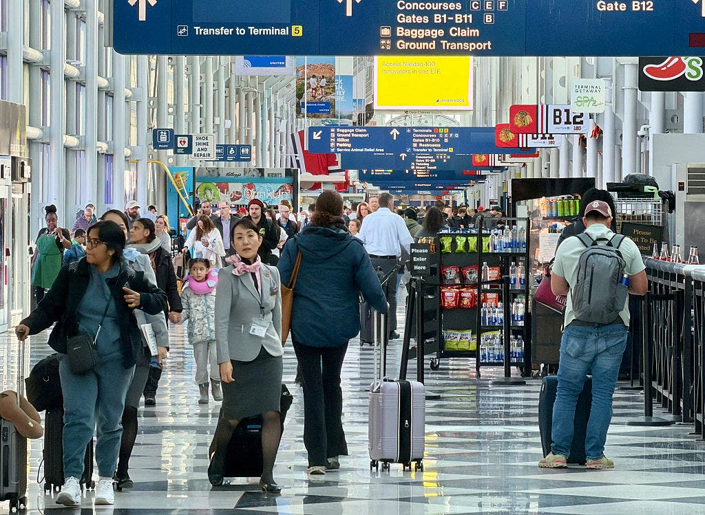 Winter storm chaos leaves Chicago travelers scrambling after flight cancellations