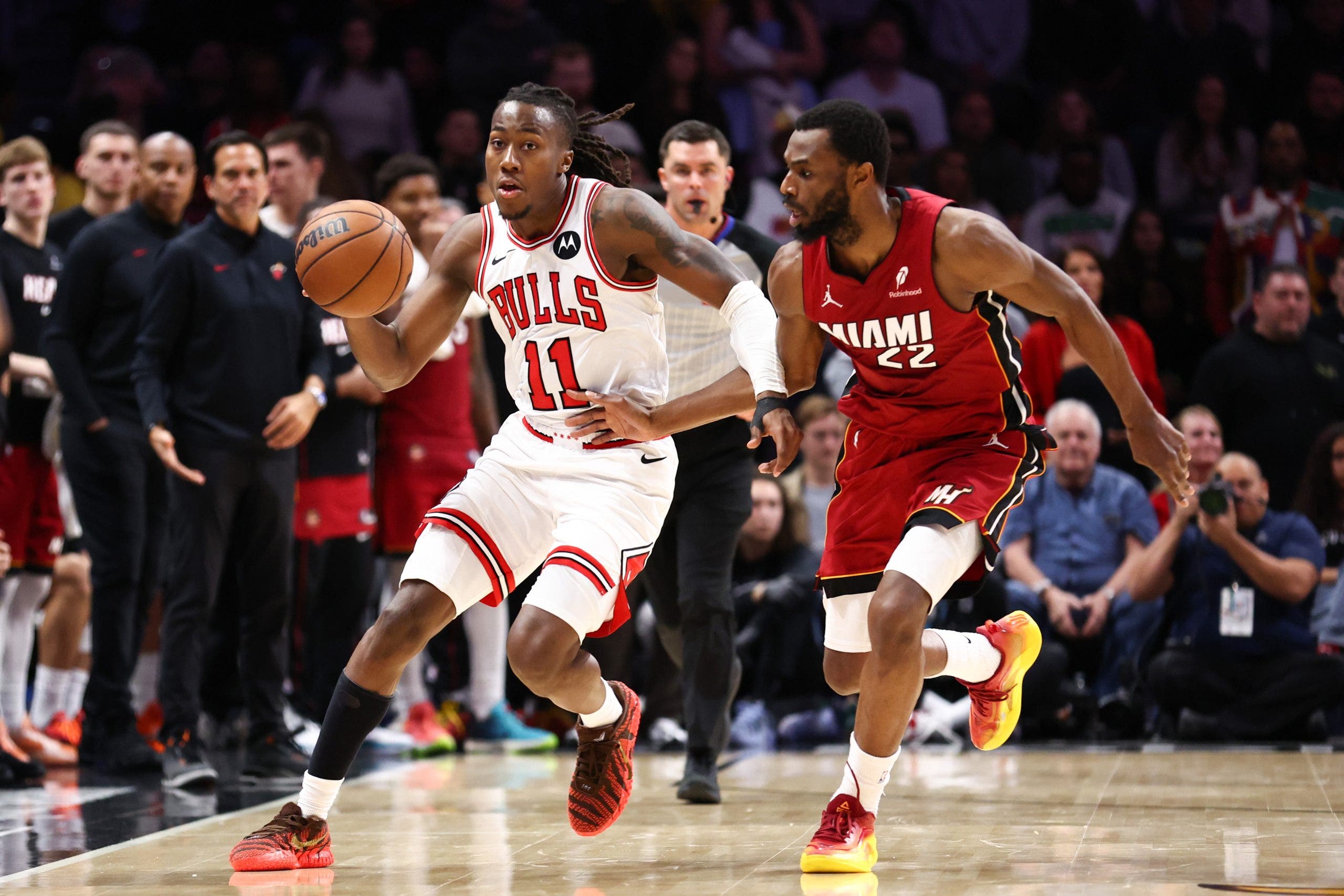 Ayo Dosunmu’s season-high 29 points lead short-handed Bulls past Heat, 125-118