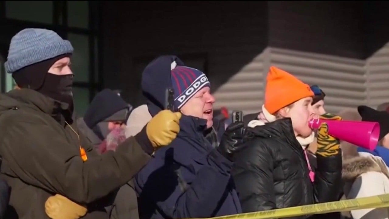 Suburban Chicago vigil honors Alex Pretti, calls for accountability after fatal shooting