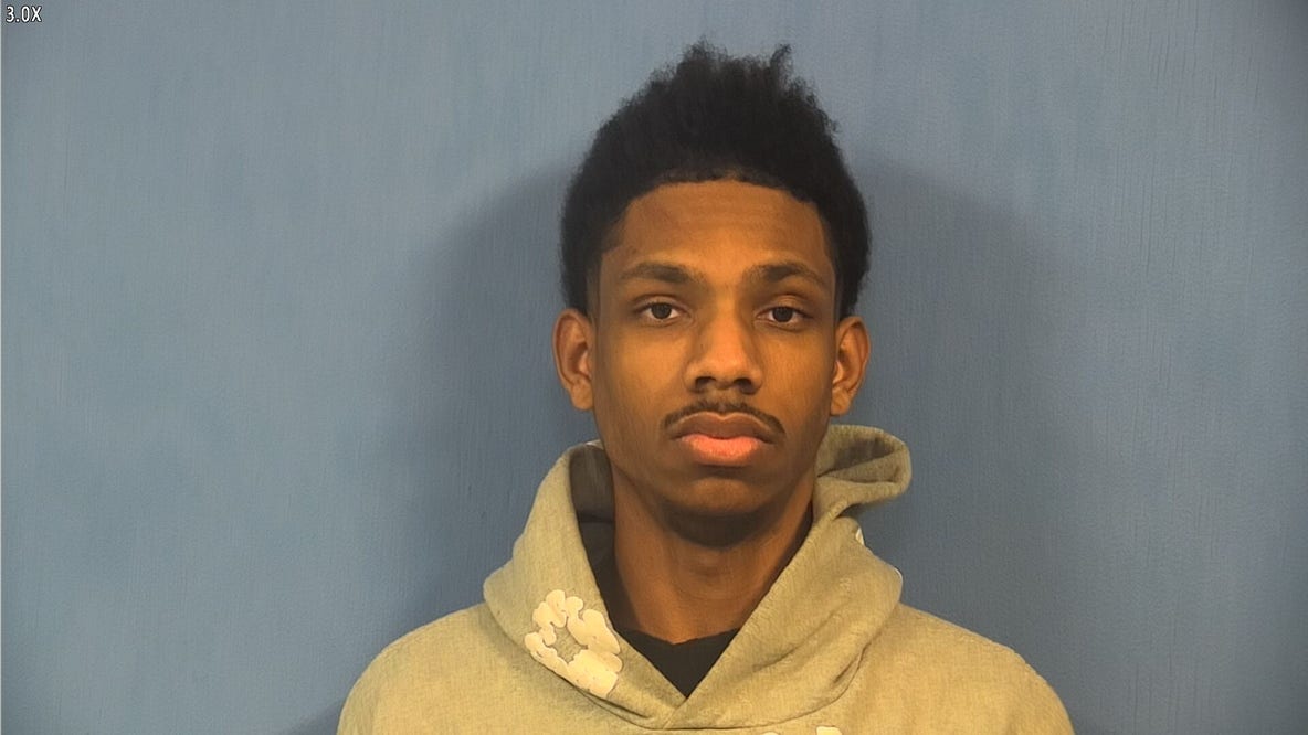 Man accused of high-speed chase through Chicago suburbs, fleeing police in stolen vehicle