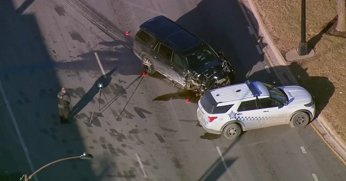 Man killed, another injured in two-car crash in Chicago's South Side ...