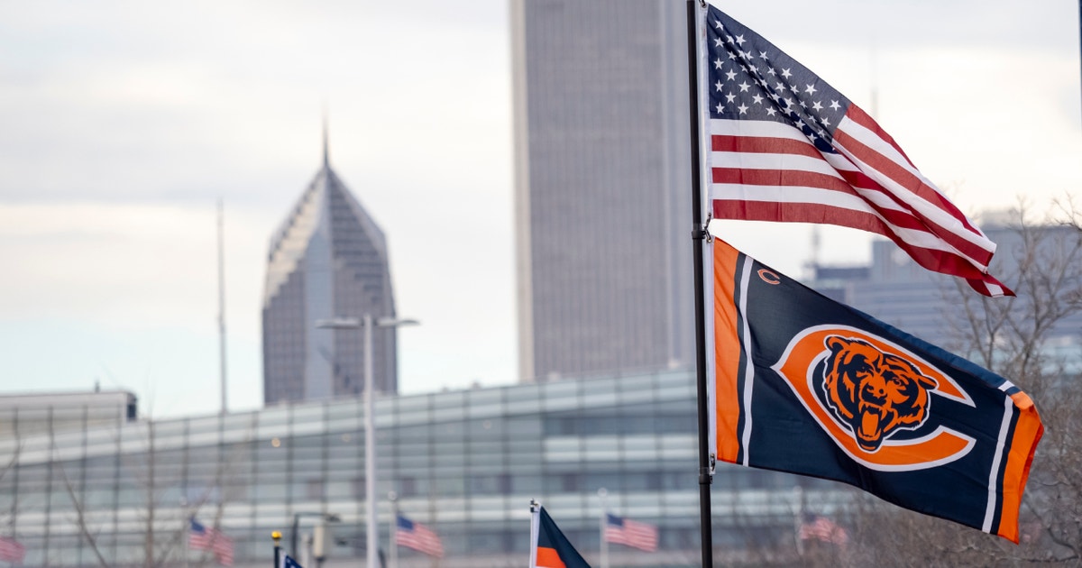 Bears fans show Chicago pride ahead of clash with Rams