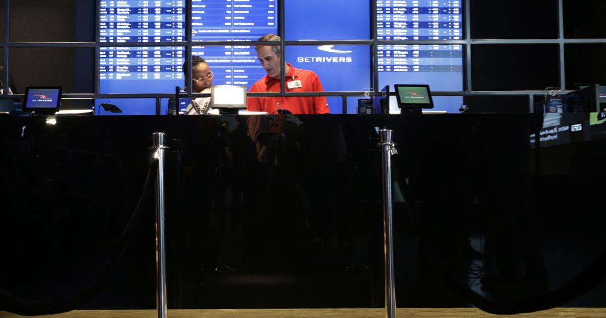 Illinois sees fewer in-person sports bets since start of new tax, data shows